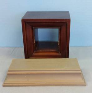 lot 32653 image: 2 wood Shelves