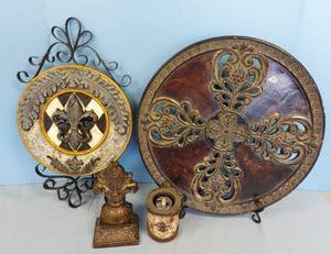 lot 32656 image: Renaissance Decor