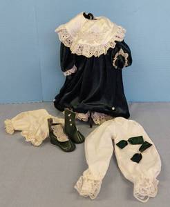 lot 32657 image: Victoria Doll Clothes