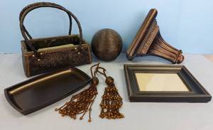 lot 32665 image: BronzeCopper Highlighted Decorative Items