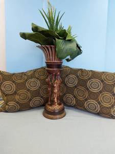 lot 32668 image: East Indian Plant Pot & Pillows