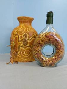 lot 32670 image: Frog Vase, Decor