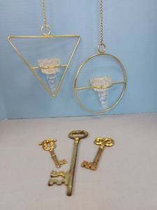 lot 32672 image: Hanging Brass Canle Holders & Brass Keys