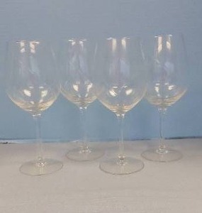 lot 32678 image: Set of 4 Wine Glasses