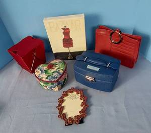lot 32684 image: Jewelry & Gift Boxes, Frame, Evening Bag