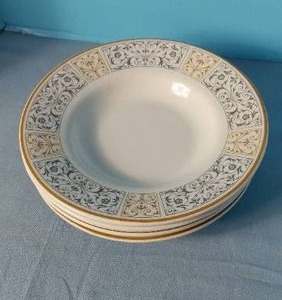 lot 32692 image: Set of 5 Shenango China U.S.A