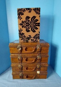 lot 32694 image: Cool Storage Box & Book Box
