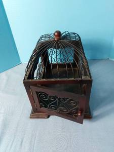 lot 32697 image: Really Nice BirdCage Box