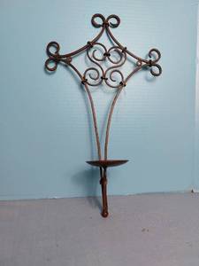 lot 32713 image: Metal Candle Holder