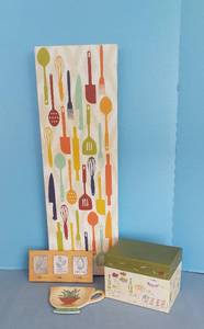 lot 32717 image: New Recipe Box, Plaque, Key Hokder & Spoon Dish