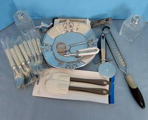 lot 32721 image: Kitchen Lot