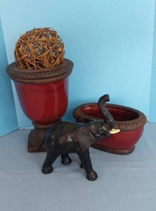 lot 32725 image: Awesome Decor Grouping