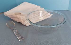 lot 32729 image: Clear Pyrex Mixing Bowl, Glass Spoon & 1 Dozen Napkin