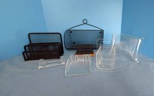 lot 32738 image: Office Desk Supplies