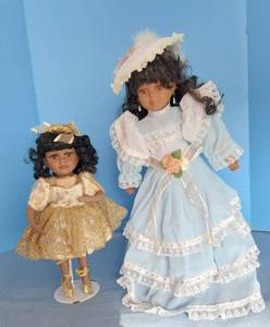 lot 32739 image: 2 Porcelain Dolls