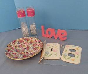 lot 32754 image: Love in Bloom