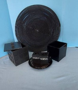 lot 32768 image: Black Decor
