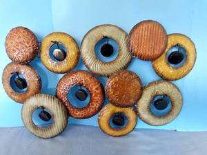 lot 32778 image: Really Neat Metal Decor 32 x 19