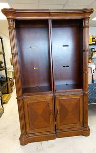 lot 327184 image: Pair of Bookcases w2 extra Shelvesl