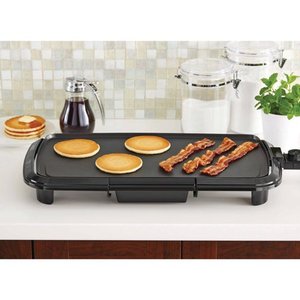 lot 3048 image: Mainstays Dishwasher-Safe 20 Black Griddle with Adjustable Temperature Control