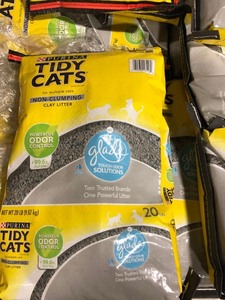 lot 3715 image: Purina Tidy Cats Non-Clumping Litter for Multiple Cats with Glade, 20 lb Bag