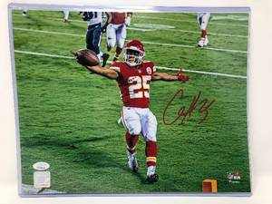 lot 46 image: Signed Clyde Edwards-Helaire Kansas City Chiefs #25 8x10 Photograph with James Spence WITNESSED Authentication