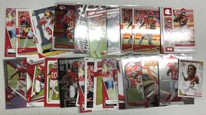 lot 162 image: Lot of 25 Kansas City Chiefs Tyreek Hill Football Cards - Prizm, Optic, Select - All Kansas City Chiefs Cards