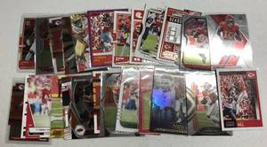 lot 166 image: Lot of 25 Kansas City Chiefs Tyreek Hill Football Cards - Prizm, Optic, Select - All Kansas City Chiefs Cards