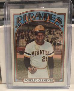 lot 262 image: Original 1972 Topps Roberto Clemente Pittsburgh Pirates #309