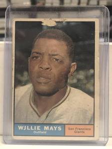 lot 264 image: 1961 Topps Willie Mays San Francisco Giants #150