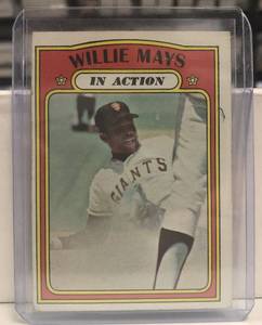 lot 268 image: Original 1972 Topps Willie Mays In Action Variation San Francisco Giants #50