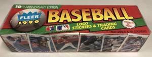lot 293 image: Complete Factory Sealed 1990 Fleer Trading Card set - 660 Baseball Cards