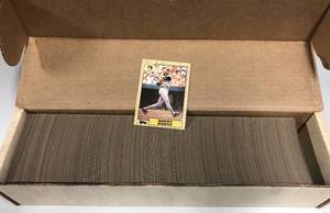 lot 305 image: Complete 1987 Topps Baseball Card Set - 792 Total Cards - Rookies of Barry Bonds, Bo Jackson, Will Clark, Barry Larken, Mark McGwire & More