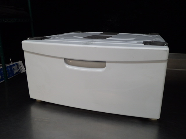 lot 201 image: Samsung WasherDryer Pedestal