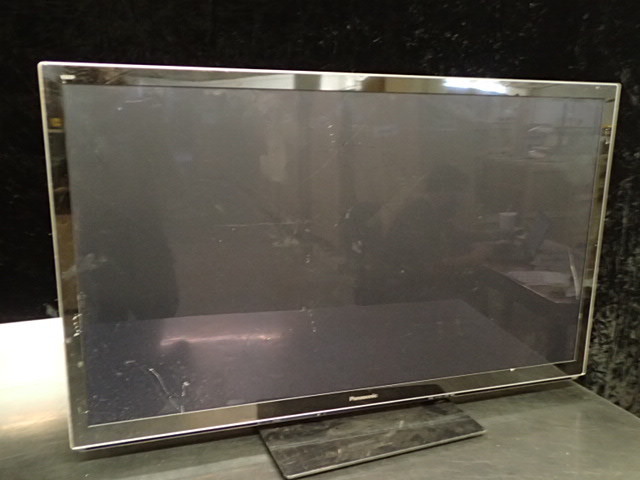 lot 204 image: Panasonic  50in Flat Screen TV