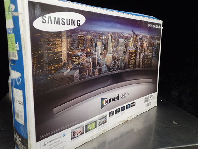 lot 212 image: Samsung 48in Curved Screen HDTV