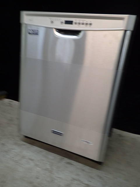 lot 220 image: Maytag Dishwasher