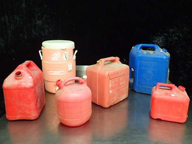 lot 228 image: Lot of Misc Containers