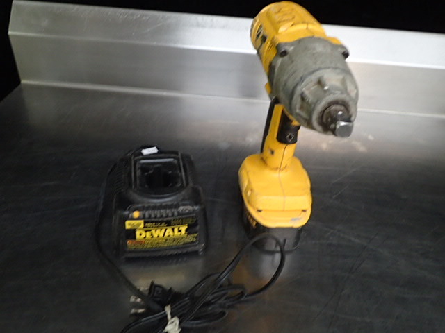 lot 238 image: Dewalt DW059 Cordless Impact Driver