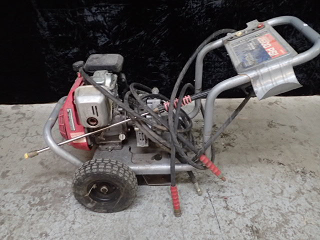 lot 243 image: Honda 5hp Gas Power Washer