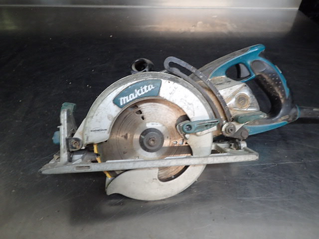 lot 250 image: Makita Worm Drive Circular Saw