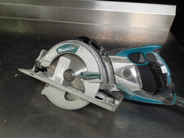lot 251 image: Makita Worm Drive Circular Saw