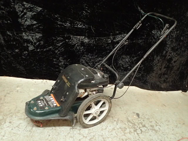 lot 253 image: Craftsman 22in 6.5HP Weed Trimmer