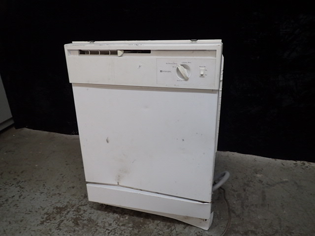 lot 266 image: Americana Residential Dishwasher
