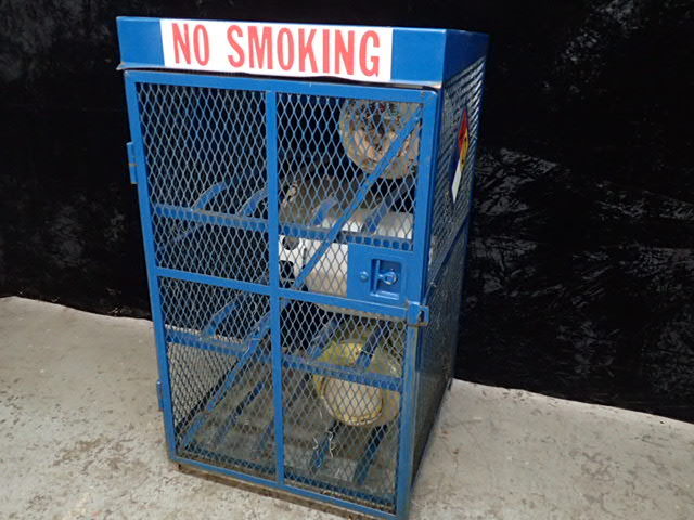 lot 267 image: Tiered Cage Propane Cage
