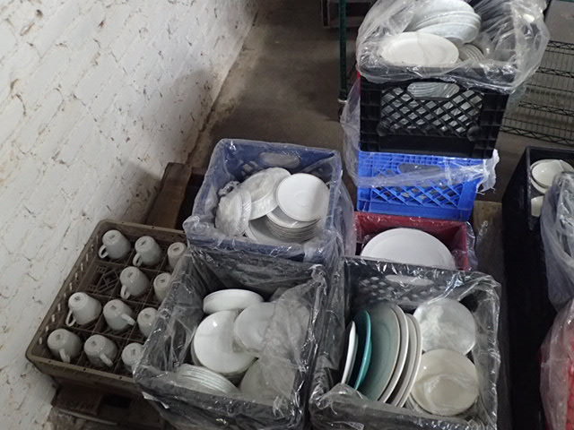 lot 278 image: Large Lot of Catering Plates and MORE