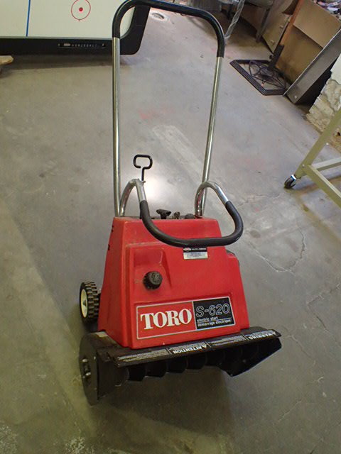 lot 283 image: Toro S 620 Snow Blower