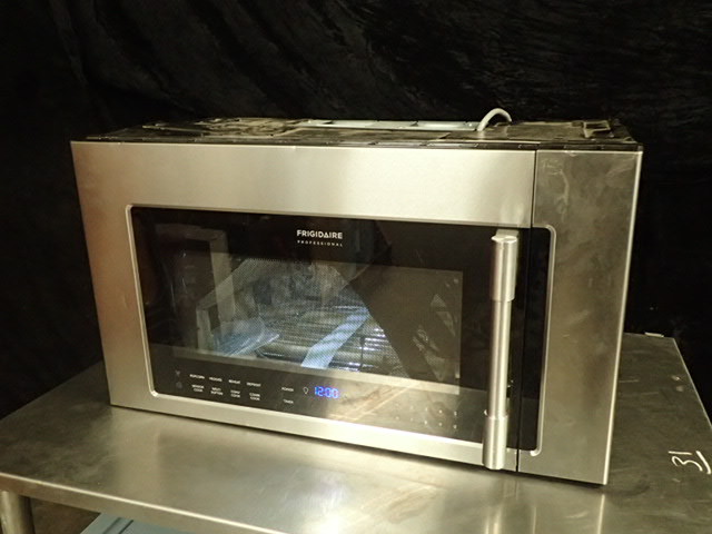 lot 124 image: Frigidaire Residential Microwave Oven w Exhaust