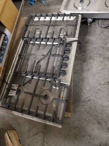 lot 6813 image: Bosch Cook Top Model Number NGM5656UC. 01