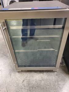 lot 6815 image: Zephyr Beverage Cooler Model Number PRB24CO1BG